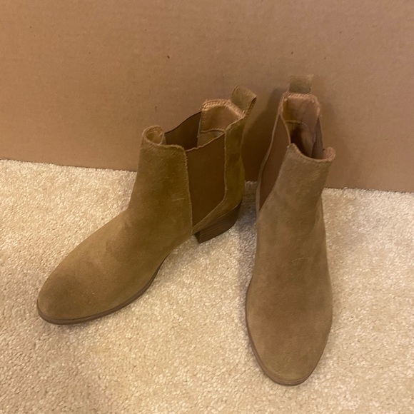 Steve Madden Dover Cognac Suede Leather Ankle Booties (*) - Picture 2 of 5